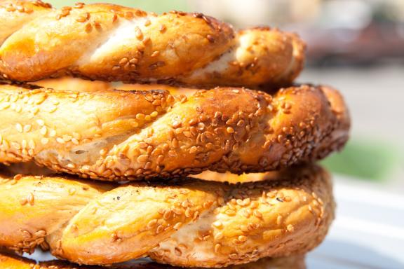 Sesame bread rings