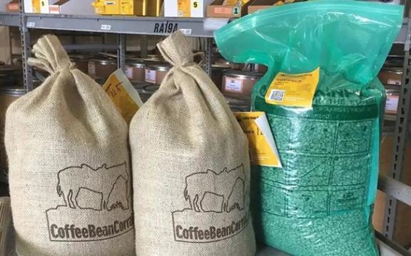  Examples of coffee packing: jute bags (left) and GrainPro (right)