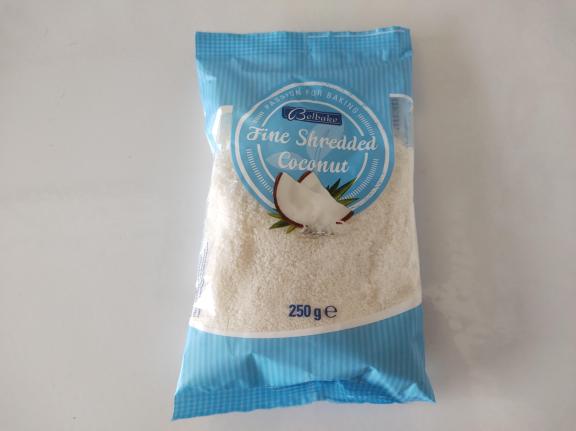 Fine shredded coconut obtained from desiccated coconut