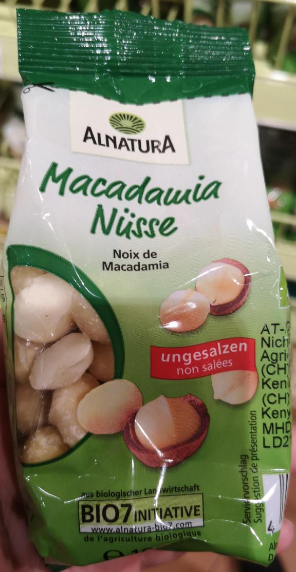 Unsalted organic macadamia
