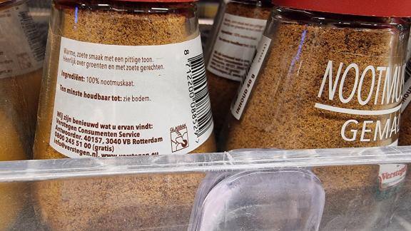 Consumer label of ground nutmeg available in a supermarket in the Netherlands