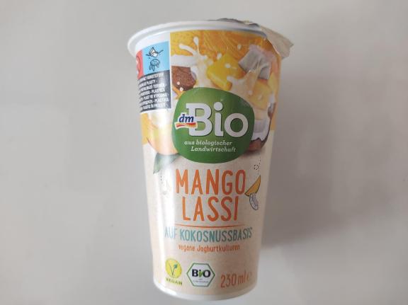 Organic mango lassi beverage