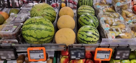 Watermelons of two sizes