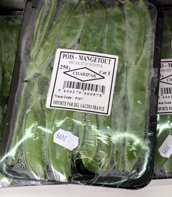 Figure 2: Example of a tray mangetout (top and tail) with slightly excessive moisture